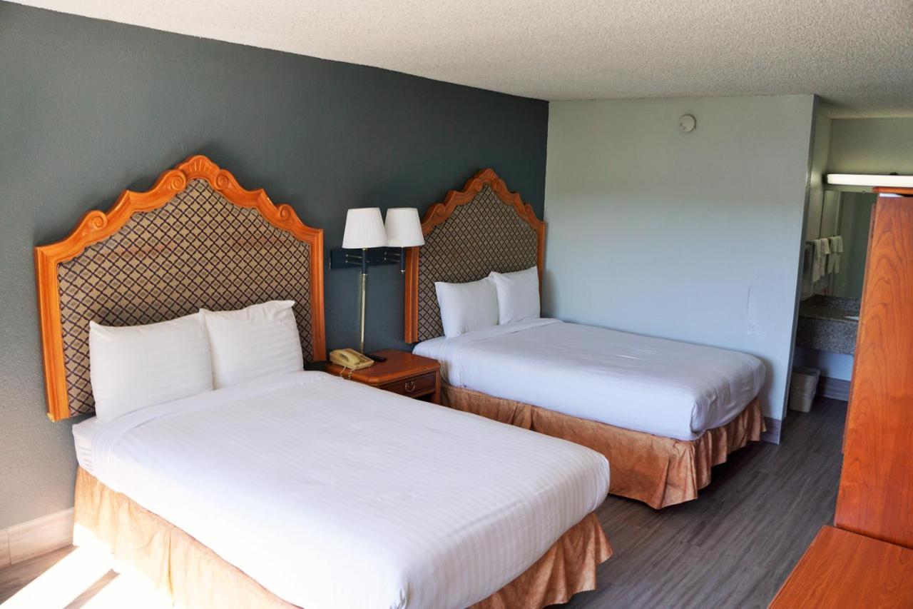 Hotel Elev8 كونرو المظهر الخارجي الصورة
