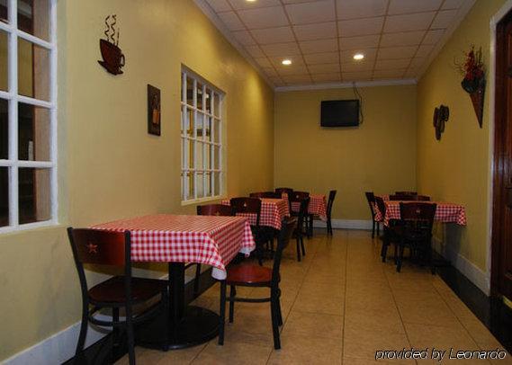 Hotel Elev8 كونرو المطعم الصورة