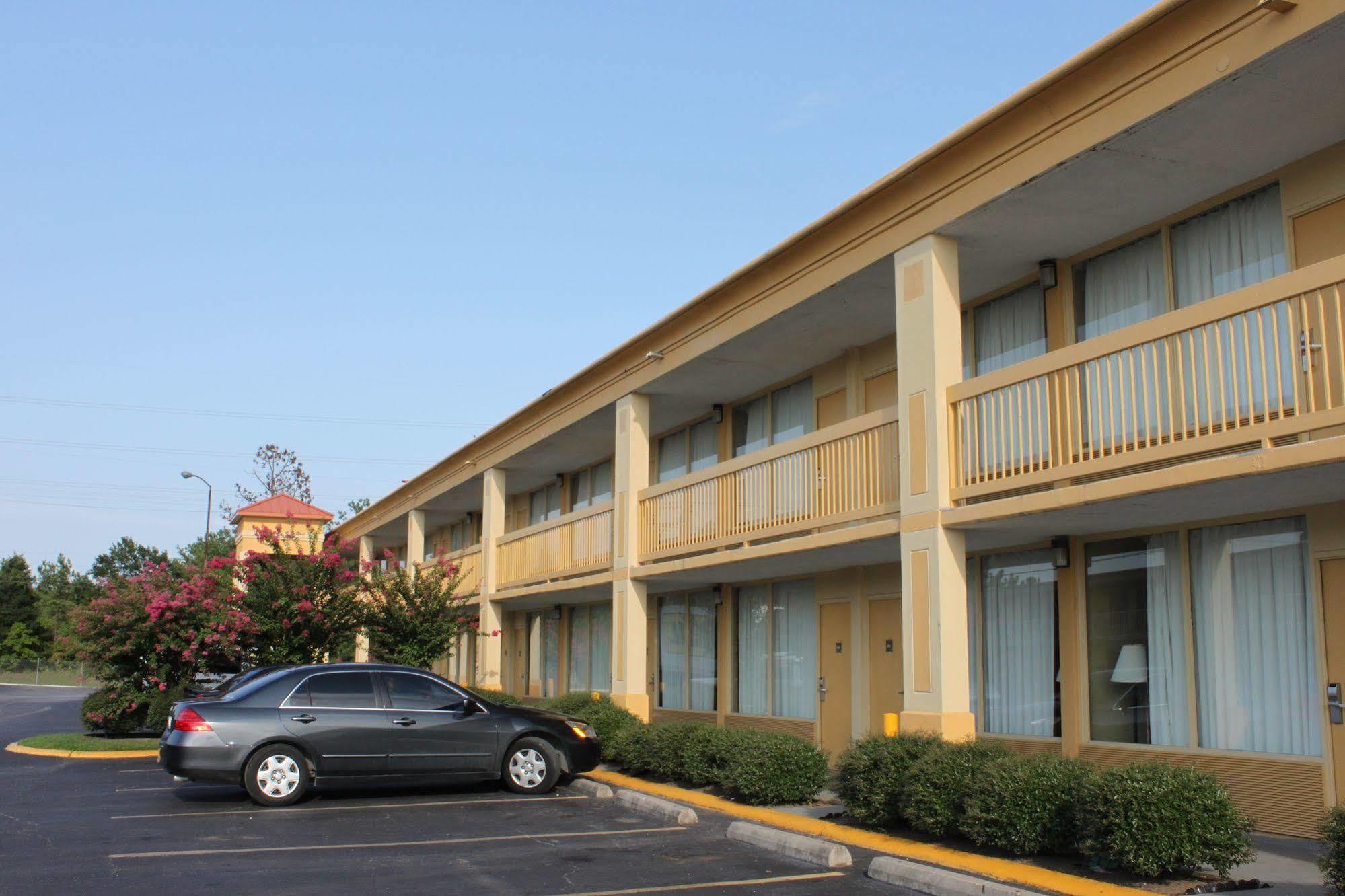 Hotel Elev8 كونرو المظهر الخارجي الصورة