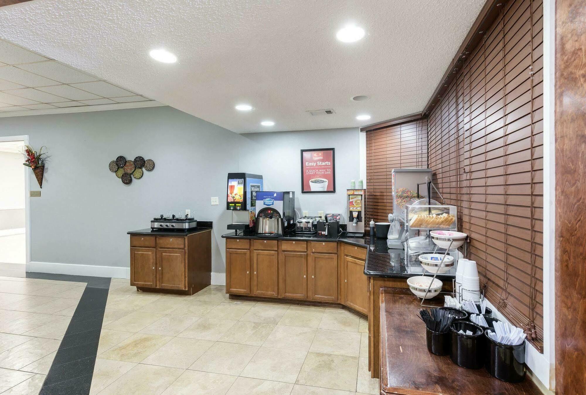 Hotel Elev8 كونرو المظهر الخارجي الصورة